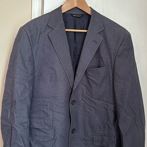 Today’s man single button jacket.